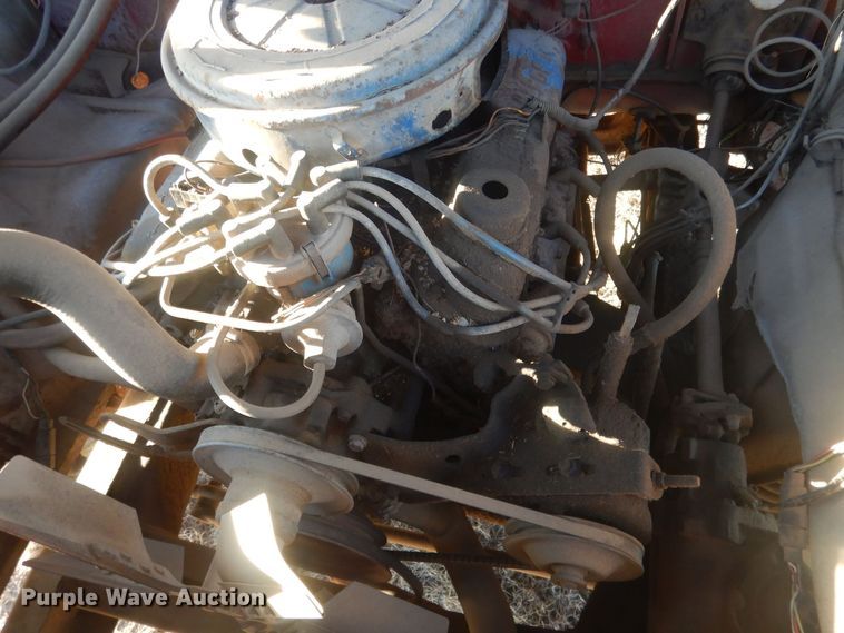 image for item HQ9557 1973 Ford F110  flatbed pickup truck