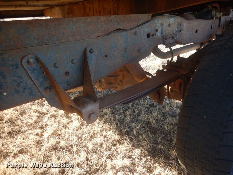 image for item HQ9557 1973 Ford F110  flatbed pickup truck