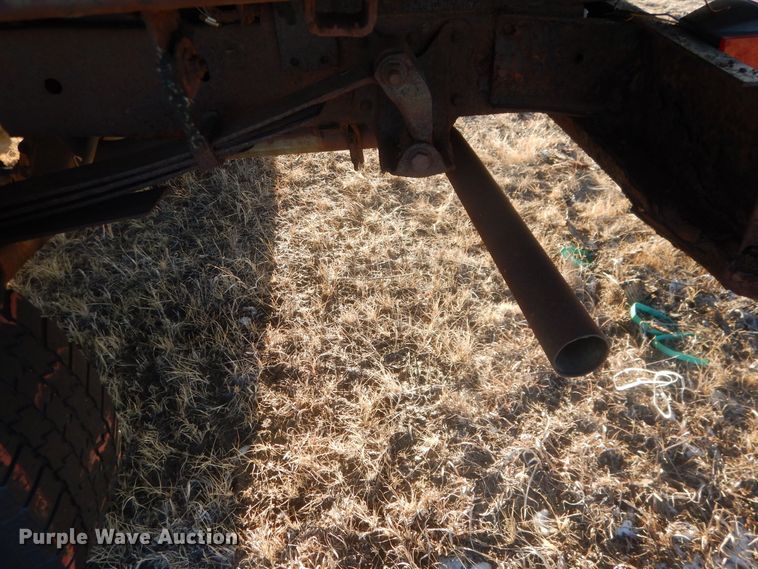 image for item HQ9557 1973 Ford F110  flatbed pickup truck