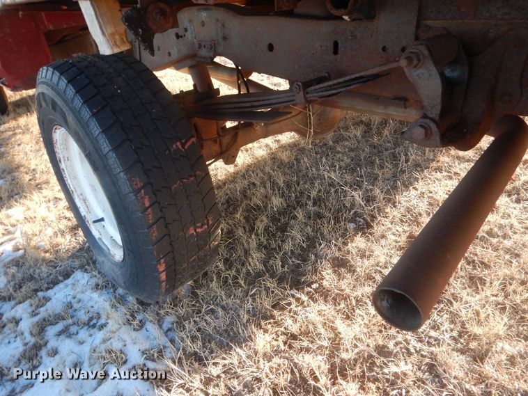 image for item HQ9557 1973 Ford F110  flatbed pickup truck