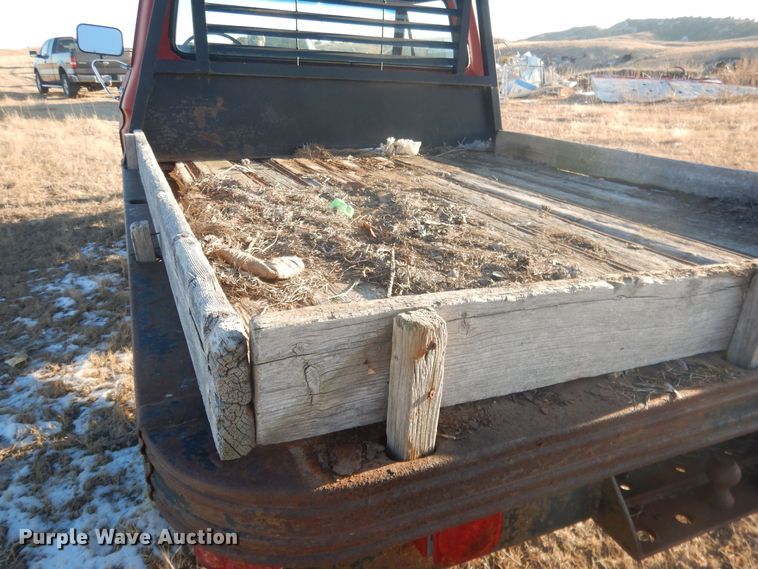 image for item HQ9557 1973 Ford F110  flatbed pickup truck