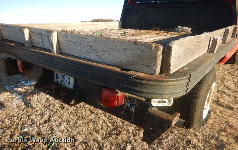 image for item HQ9557 1973 Ford F110  flatbed pickup truck