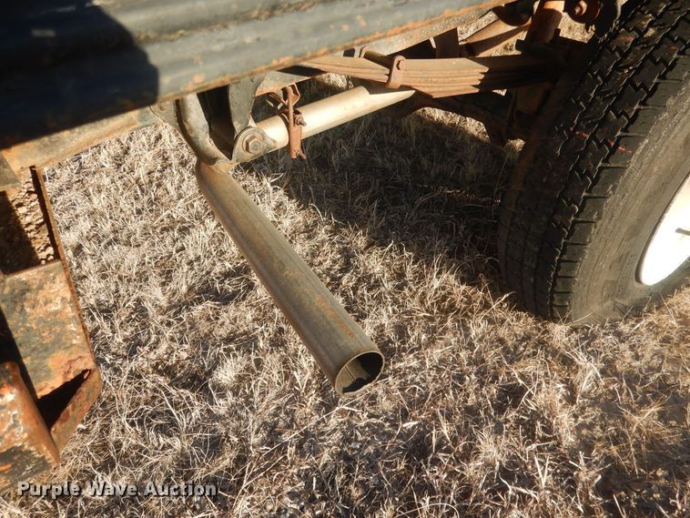 image for item HQ9557 1973 Ford F110  flatbed pickup truck