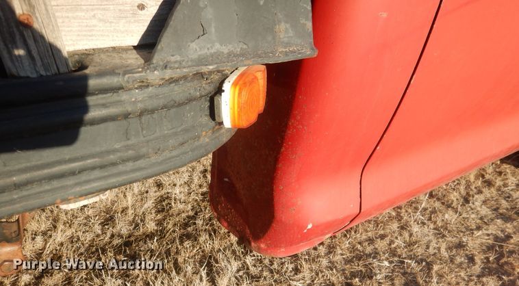 image for item HQ9557 1973 Ford F110  flatbed pickup truck