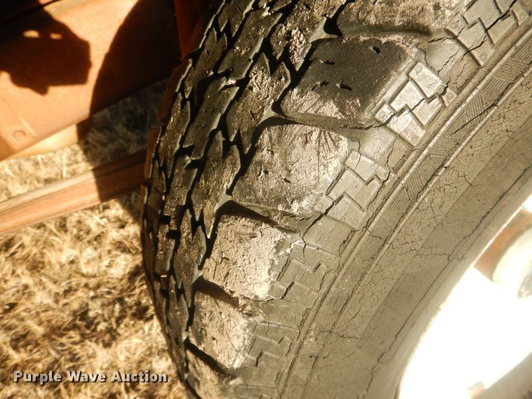 image for item HQ9557 1973 Ford F110  flatbed pickup truck