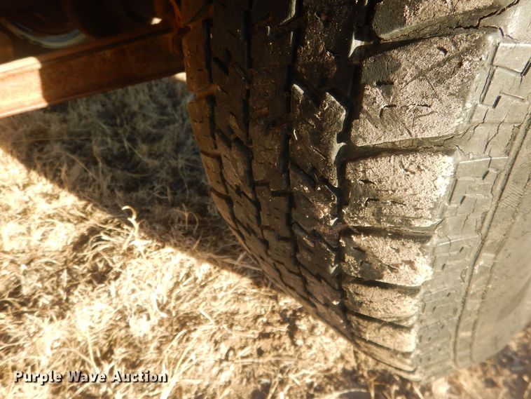 image for item HQ9557 1973 Ford F110  flatbed pickup truck