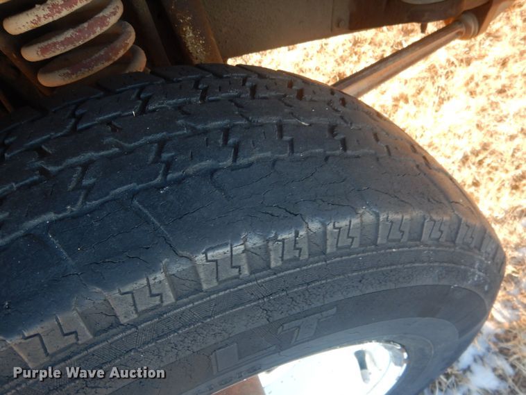 image for item HQ9557 1973 Ford F110  flatbed pickup truck