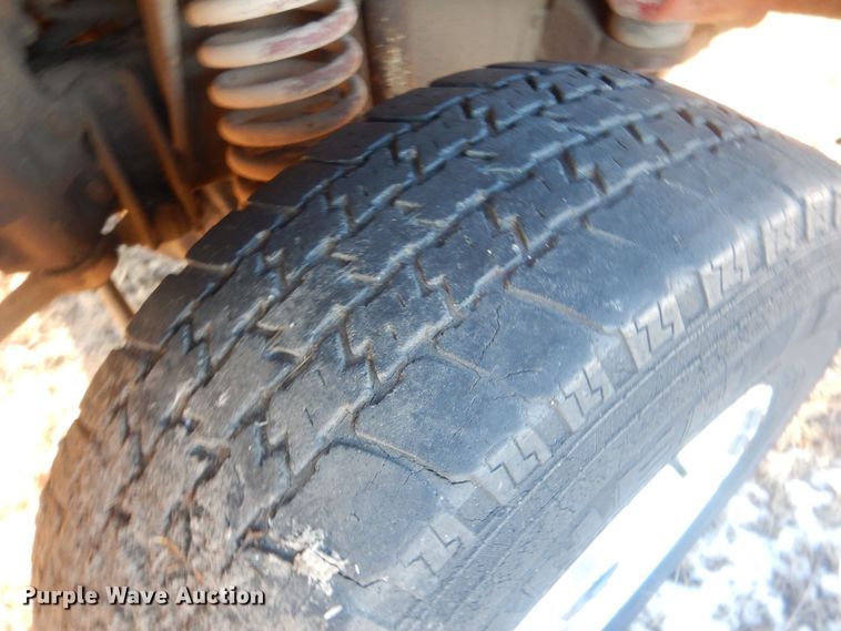 image for item HQ9557 1973 Ford F110  flatbed pickup truck