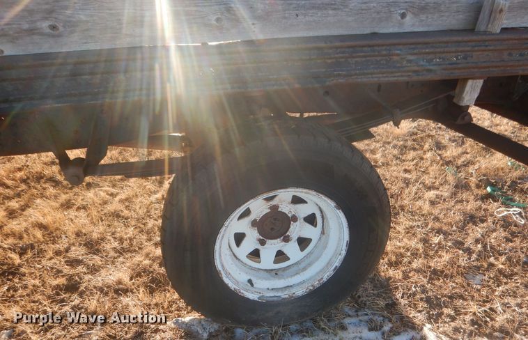 image for item HQ9557 1973 Ford F110  flatbed pickup truck