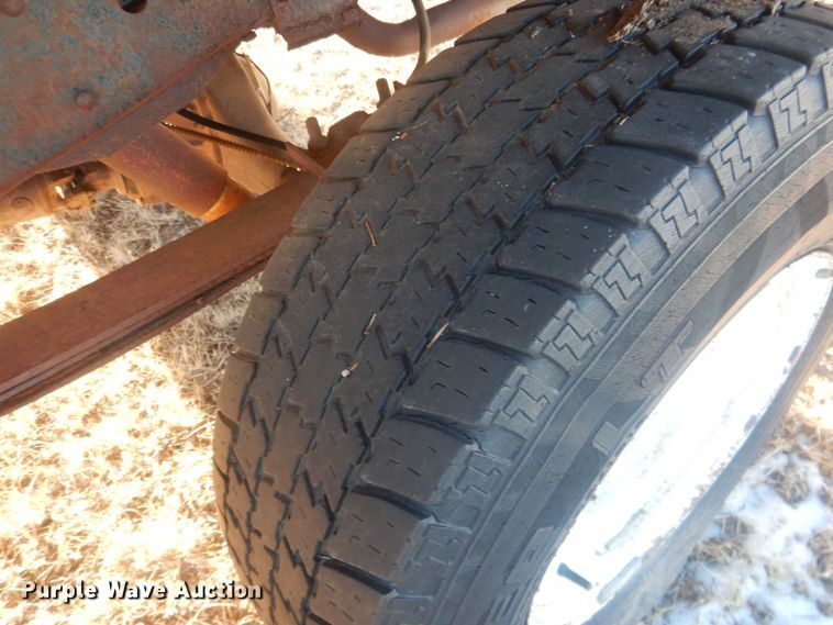 image for item HQ9557 1973 Ford F110  flatbed pickup truck