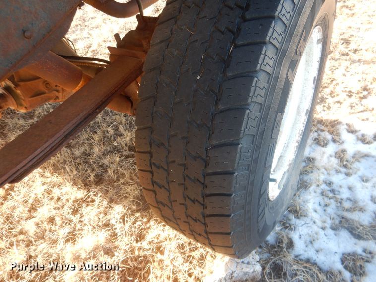 image for item HQ9557 1973 Ford F110  flatbed pickup truck