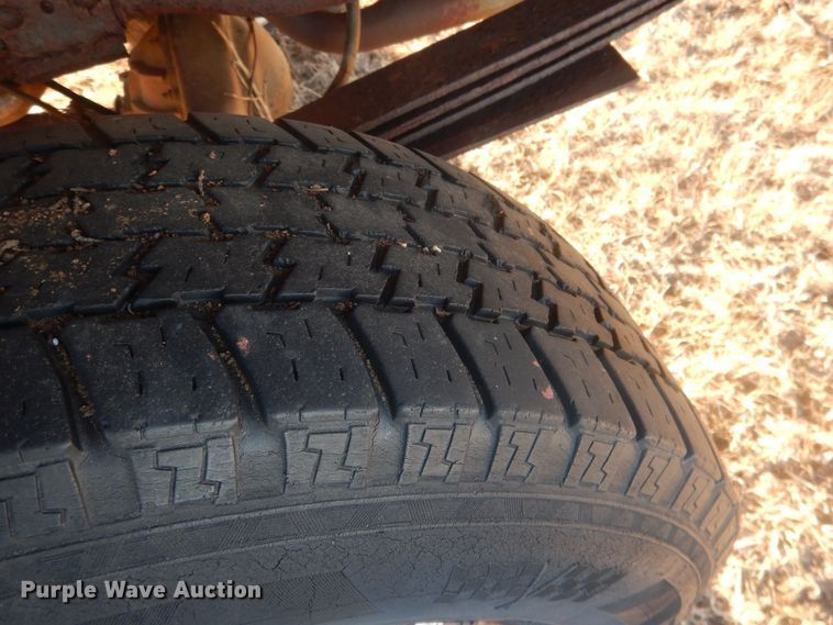 image for item HQ9557 1973 Ford F110  flatbed pickup truck