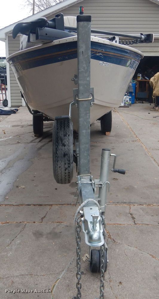 image for item HU9460 2001 Crestliner Angler  boat