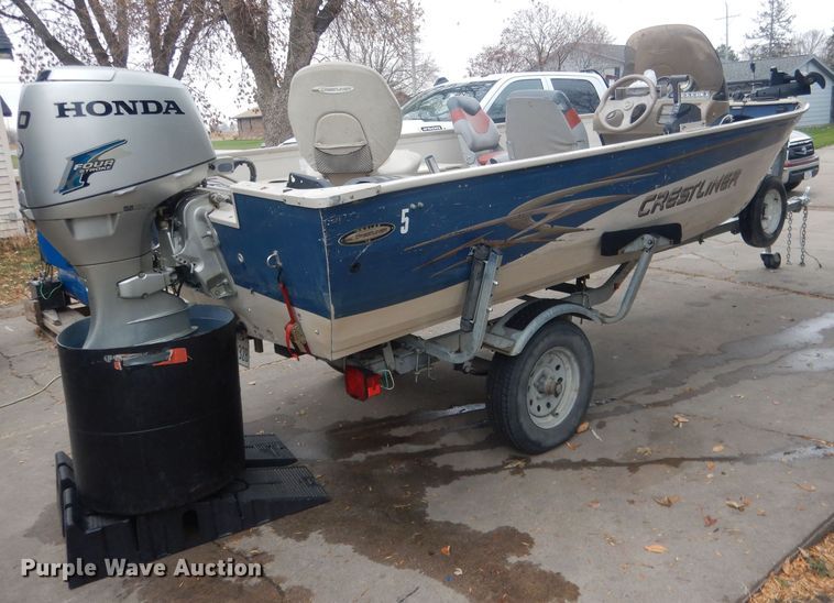 image for item HU9460 2001 Crestliner Angler  boat