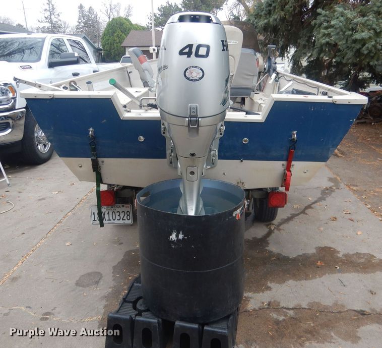 image for item HU9460 2001 Crestliner Angler  boat