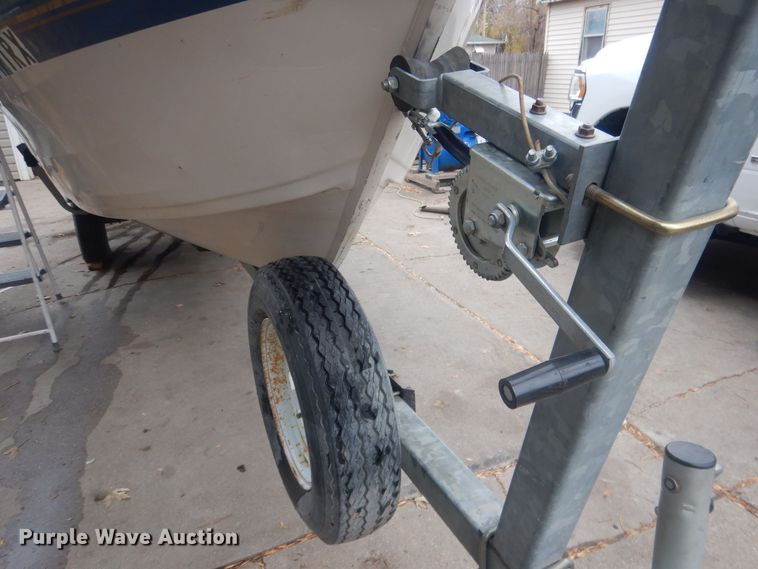 image for item HU9460 2001 Crestliner Angler  boat