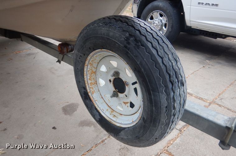 image for item HU9460 2001 Crestliner Angler  boat