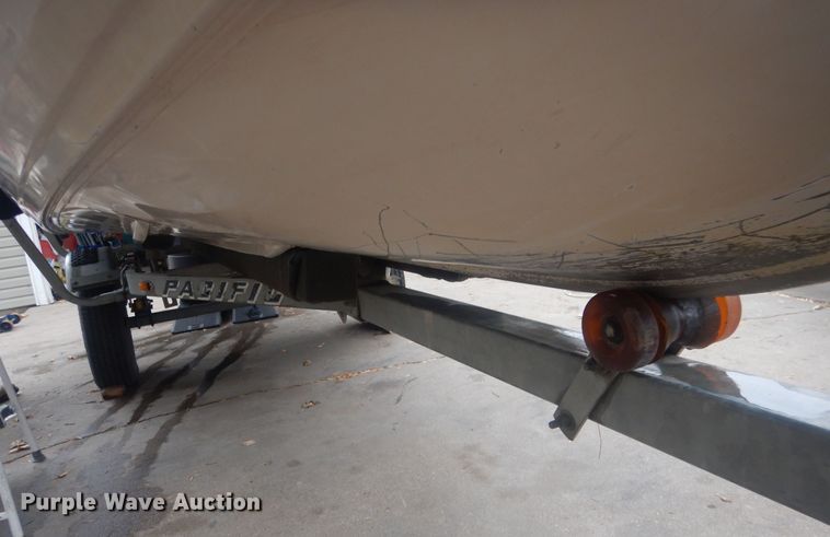 image for item HU9460 2001 Crestliner Angler  boat