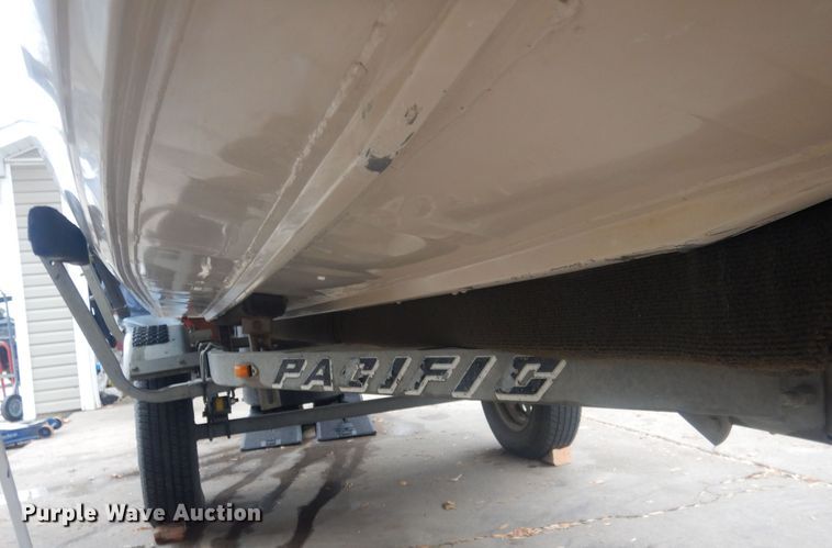 image for item HU9460 2001 Crestliner Angler  boat