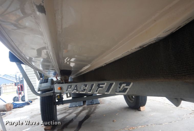 image for item HU9460 2001 Crestliner Angler  boat