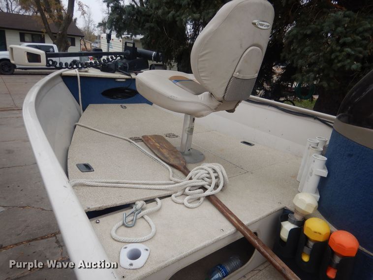 image for item HU9460 2001 Crestliner Angler  boat