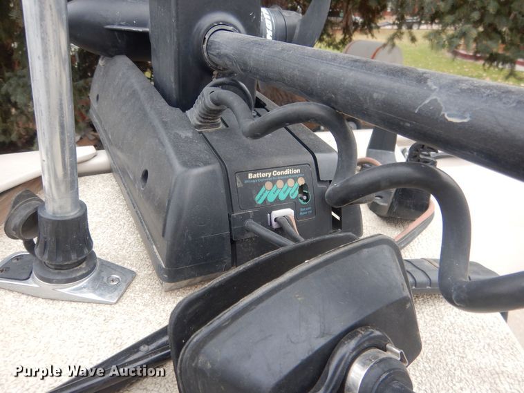 image for item HU9460 2001 Crestliner Angler  boat