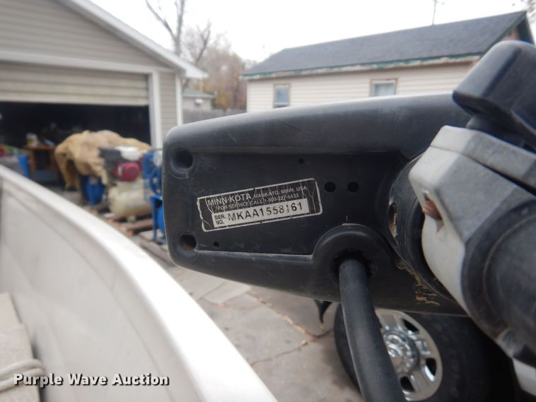 image for item HU9460 2001 Crestliner Angler  boat