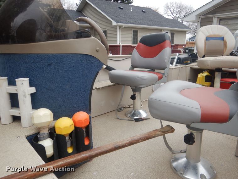 image for item HU9460 2001 Crestliner Angler  boat