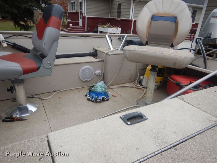 image for item HU9460 2001 Crestliner Angler  boat