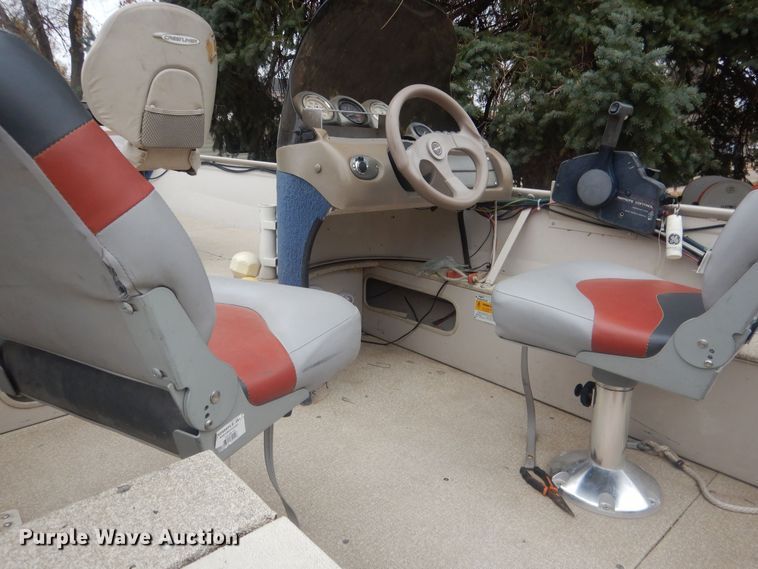 image for item HU9460 2001 Crestliner Angler  boat