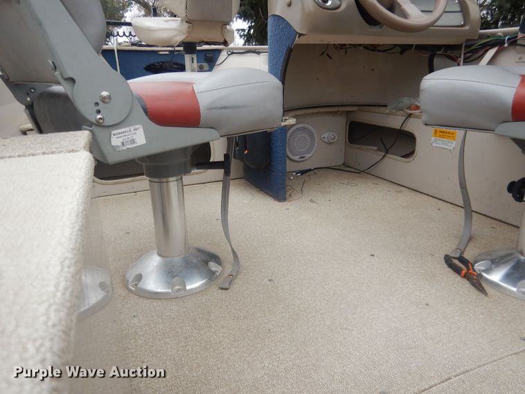 image for item HU9460 2001 Crestliner Angler  boat