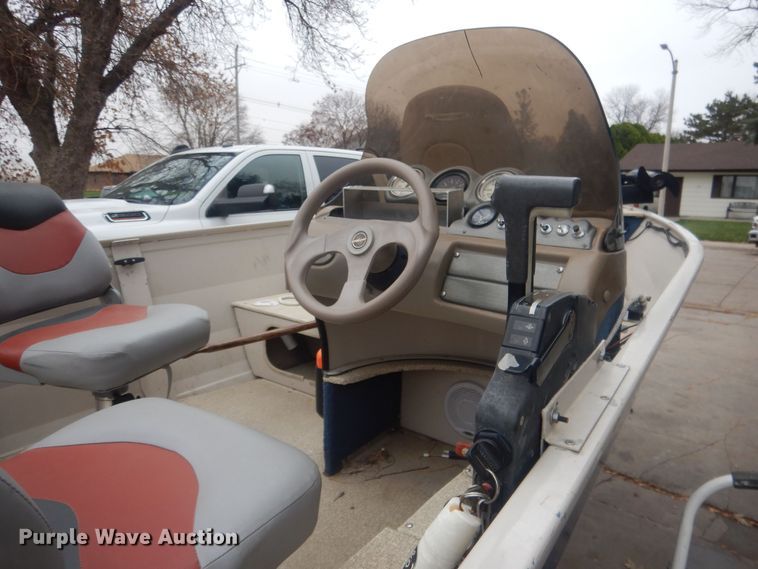 image for item HU9460 2001 Crestliner Angler  boat