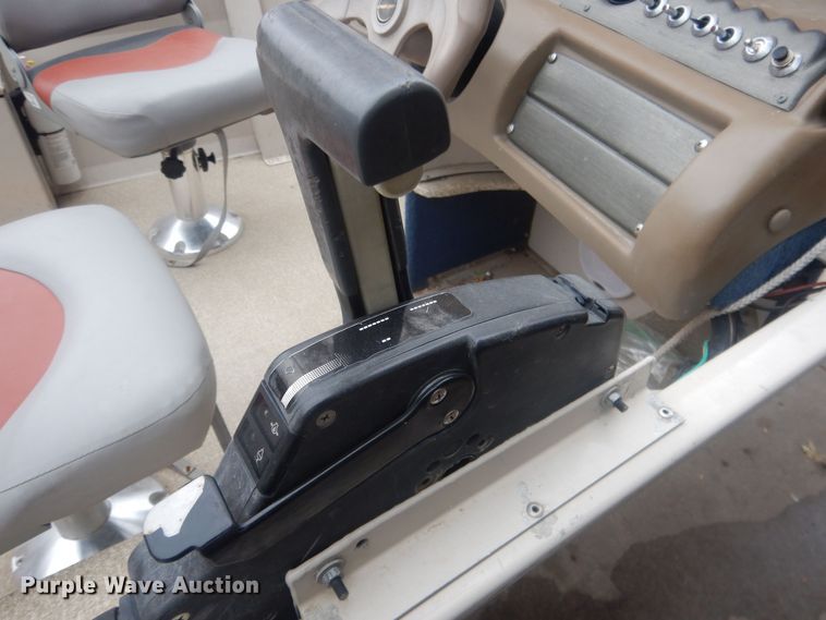 image for item HU9460 2001 Crestliner Angler  boat