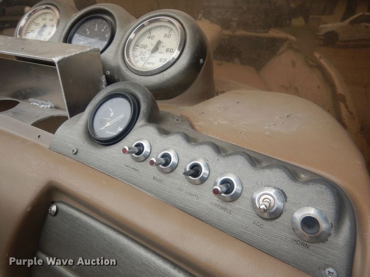 image for item HU9460 2001 Crestliner Angler  boat