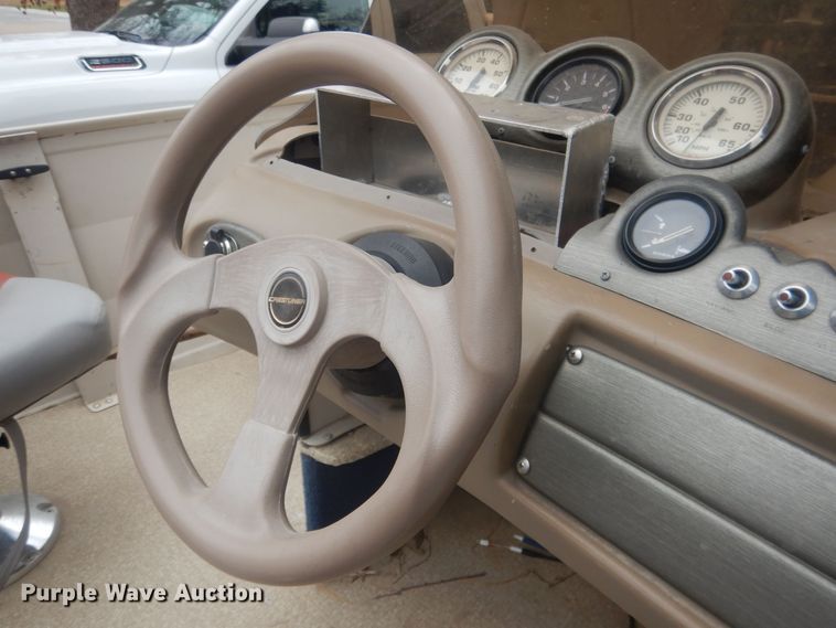 image for item HU9460 2001 Crestliner Angler  boat