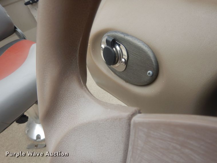 image for item HU9460 2001 Crestliner Angler  boat