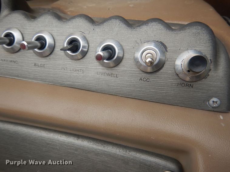 image for item HU9460 2001 Crestliner Angler  boat