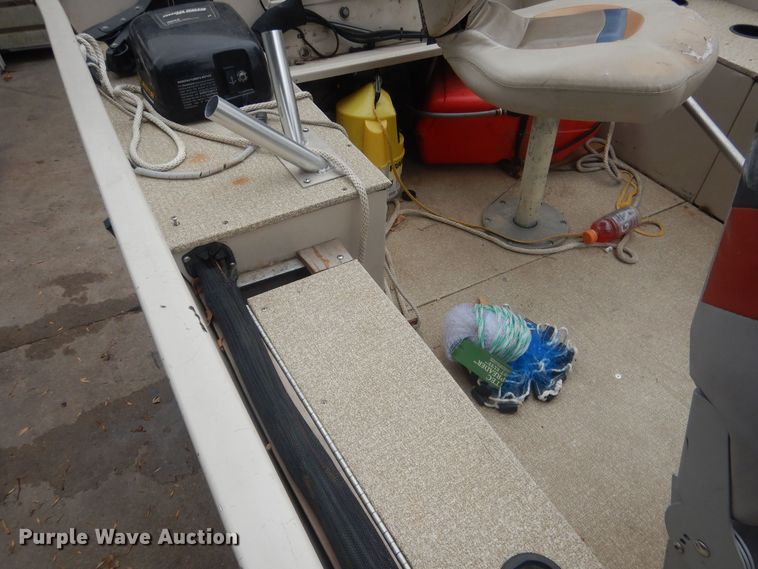 image for item HU9460 2001 Crestliner Angler  boat