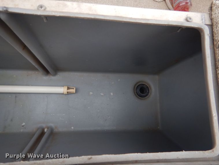 image for item HU9460 2001 Crestliner Angler  boat