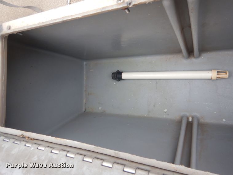 image for item HU9460 2001 Crestliner Angler  boat