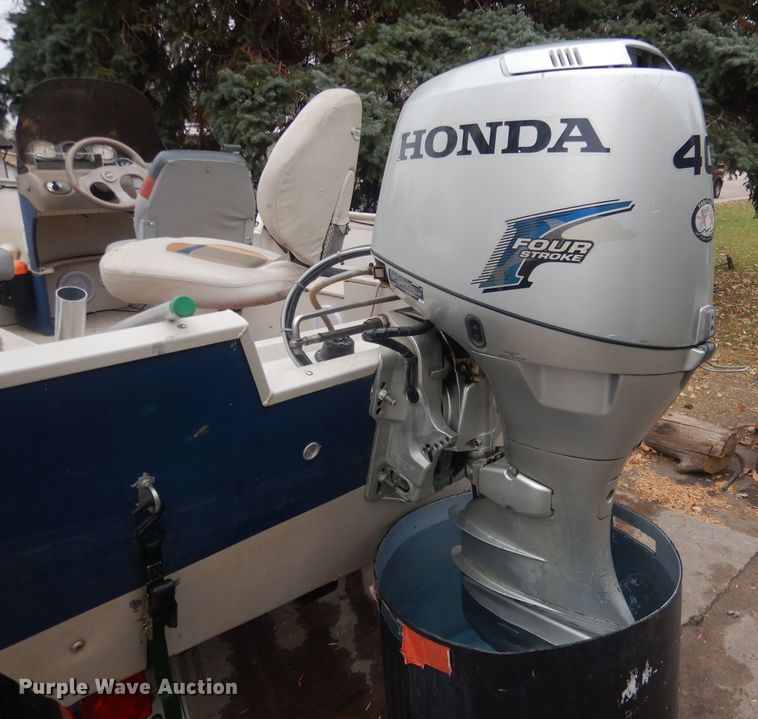 image for item HU9460 2001 Crestliner Angler  boat