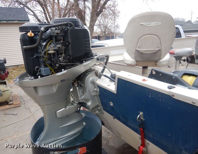 image for item HU9460 2001 Crestliner Angler  boat