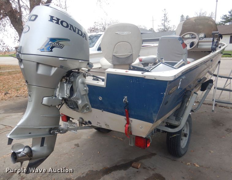 image for item HU9460 2001 Crestliner Angler  boat