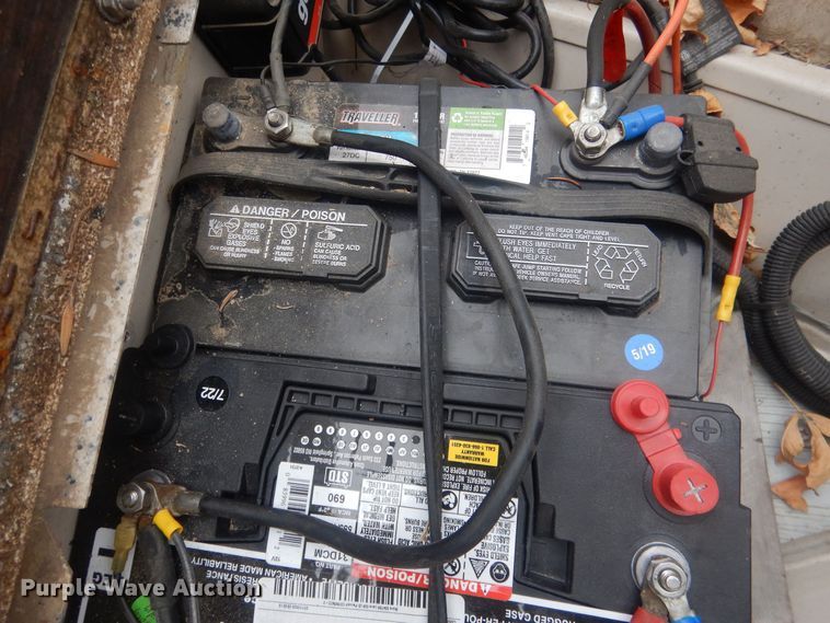 image for item HU9460 2001 Crestliner Angler  boat