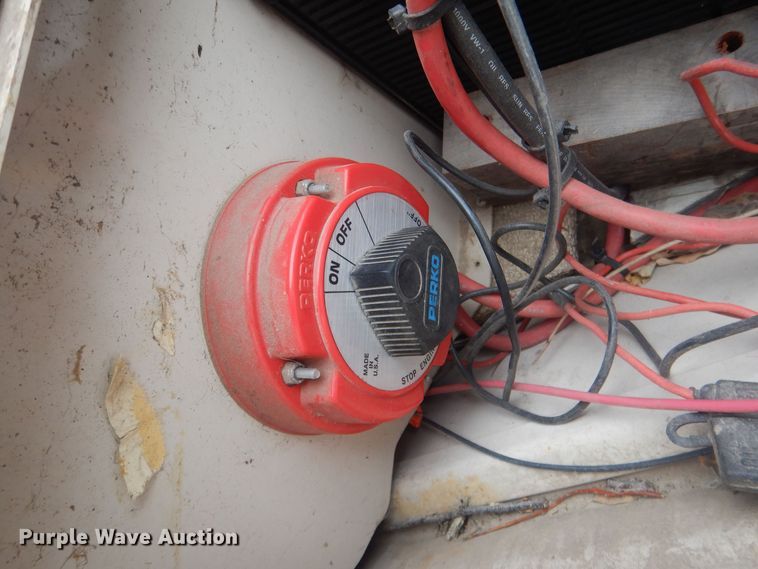 image for item HU9460 2001 Crestliner Angler  boat