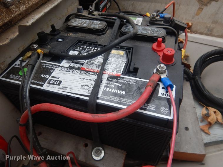 image for item HU9460 2001 Crestliner Angler  boat