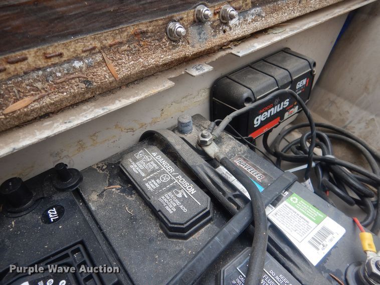 image for item HU9460 2001 Crestliner Angler  boat