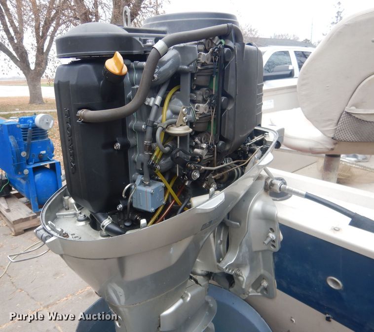 image for item HU9460 2001 Crestliner Angler  boat