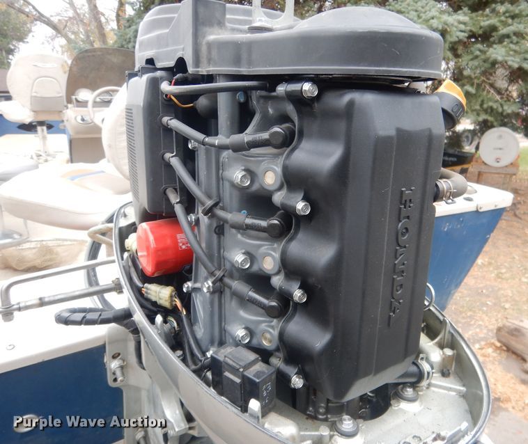 image for item HU9460 2001 Crestliner Angler  boat