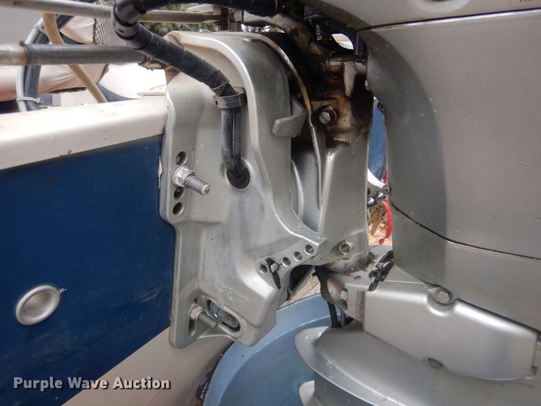 image for item HU9460 2001 Crestliner Angler  boat